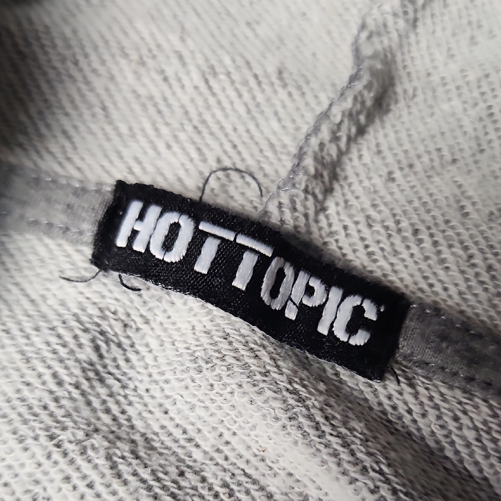 HOT TOPIC | LGBTQIA+ Pride Rainbow Heart Embroidered Cropped Hoodie Gray | M L - Picture 8 of 9